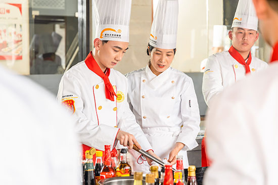 机器人量产元年，厨师会被替代么？学烹饪还有未来么？