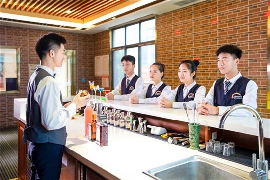 机器人量产元年，厨师会被替代么？学烹饪还有未来么？
